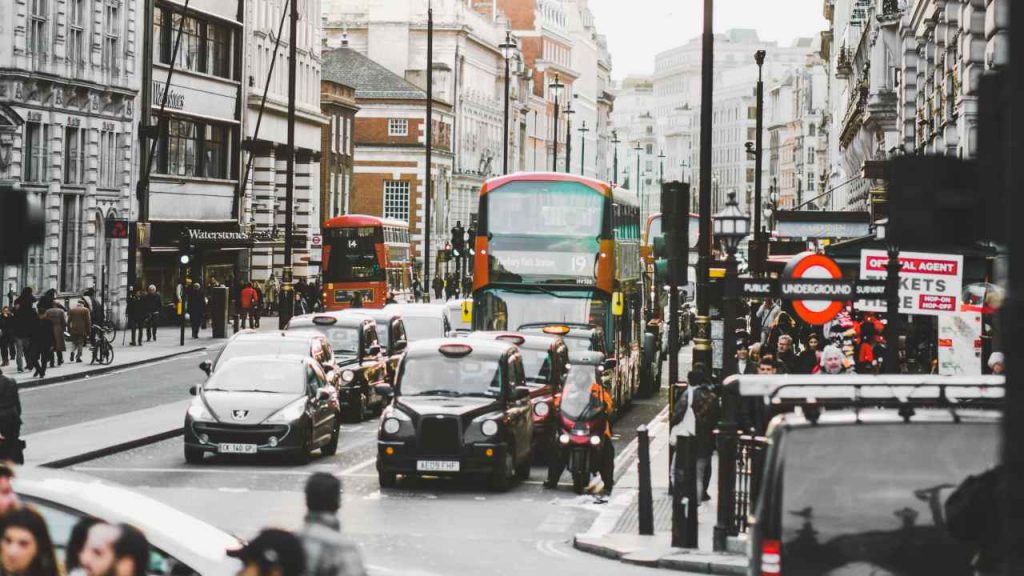 Reino Unido no venderá coches de combustión interna