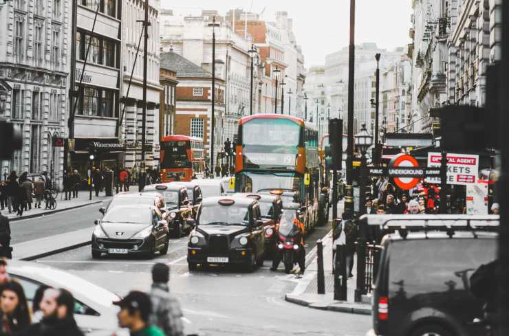 Reino Unido no venderá coches de combustión interna