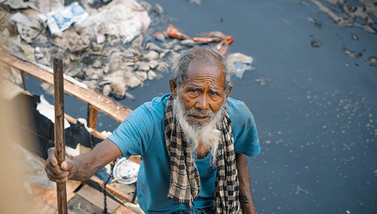 La contaminación de los recursos hídricos es uno de los grandes problemas para acceder al agua potable (Foto de Jawadur Rahman Srijon - Pexels)