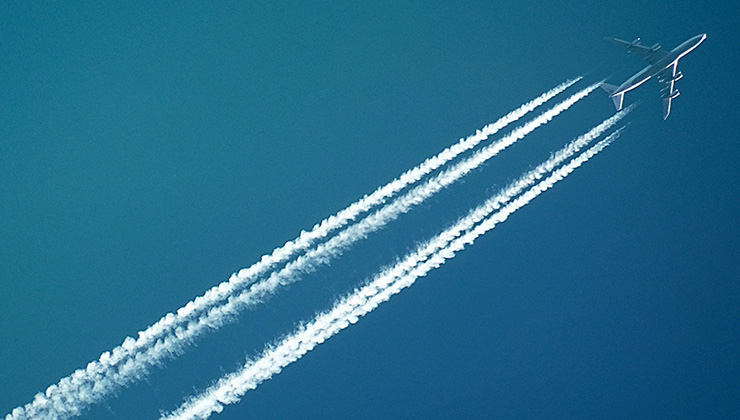 La aviación representa un importante volumen de las emisiones de carbono a la atmósfera (Foto de SevenStorm Juhaszimrus - Pexels)