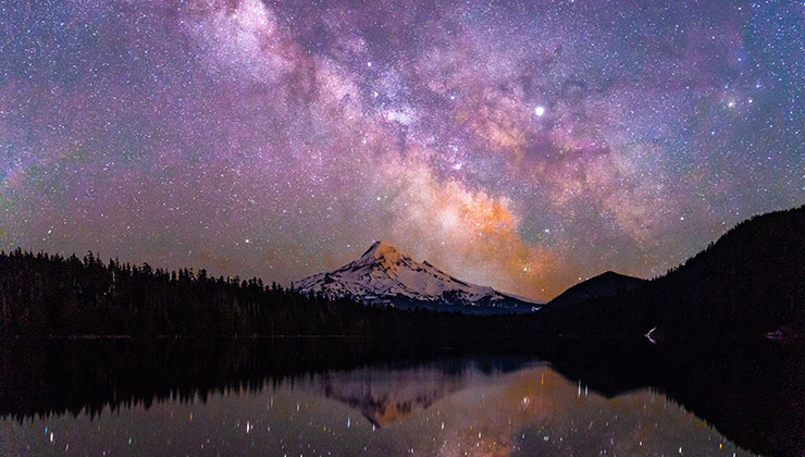 Los cielos nocturnos se disfrutan mejor lejos de las ciudades (Foto de Mohan Reddy Atalu - Pexels).