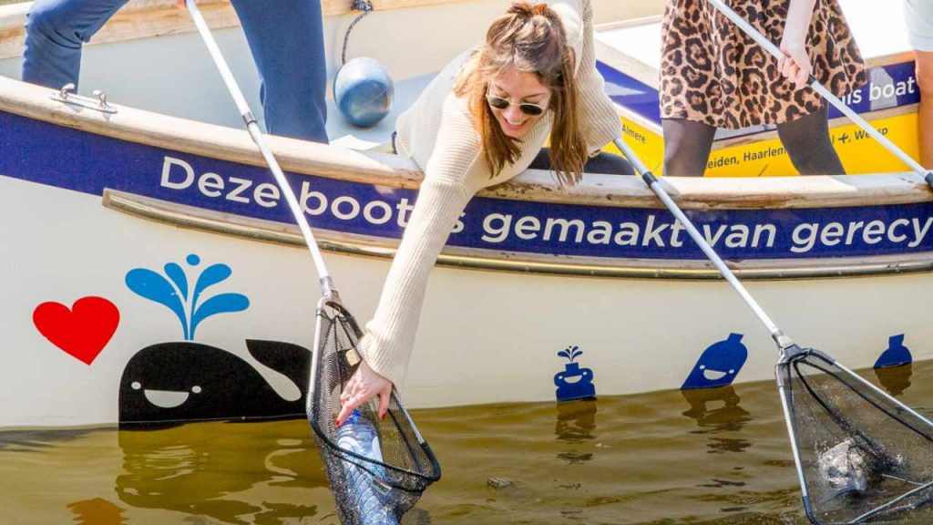 pescar plasticos en Amsterdam
