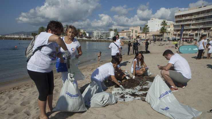 contaminacion de colillas y bastoncillos