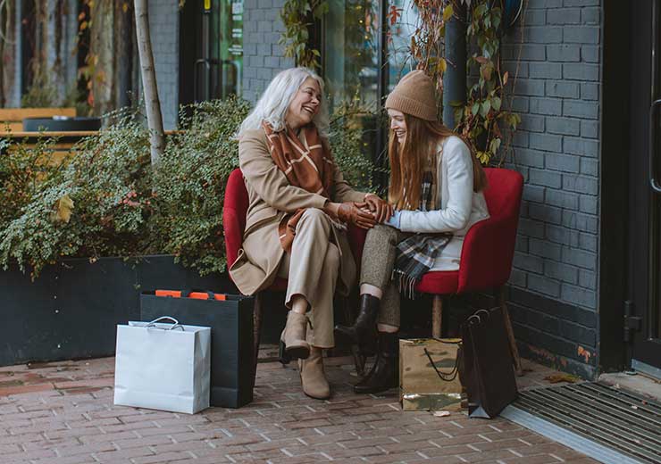 Compartiendo tiempo con adultos mayores mejoramos su calidad de vida (Foto de Anastasia Shuraeva - Pexels).