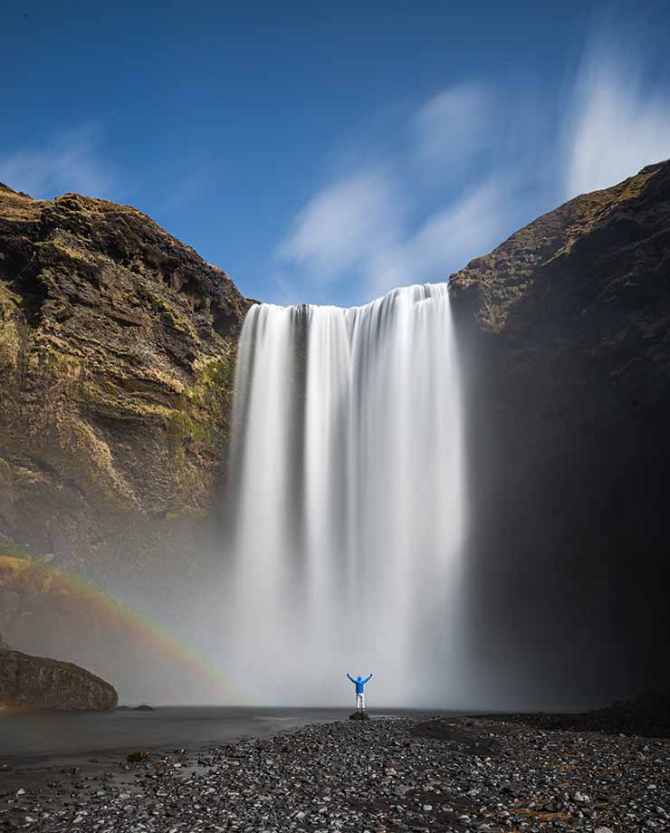 La figura humana ayuda a dimensionar los paisajes (Foto de svanur gabriele - Pexels).