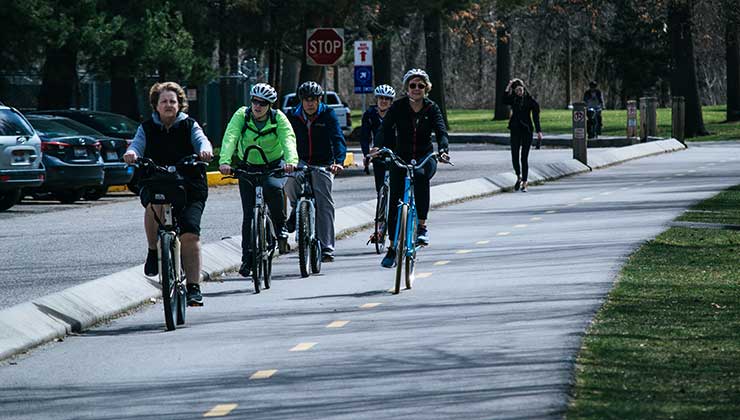 Puedes medir tus progresos en ciclismo usando aplicaciones para el móvil (Foto de Brett Sayles - Pexels).