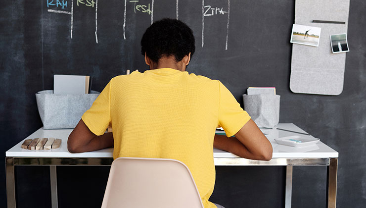 La educación universal de calidad es fundamental para el desarrollo del planeta (Foto de Julia M Cameron - Pexels). 