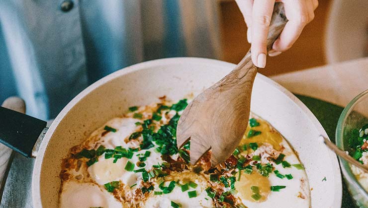 Raciona mejor tus alimentos para no generar excedentes de comida que luego se desperdician (Foto de Kesenya Chernaya - Pexels). 