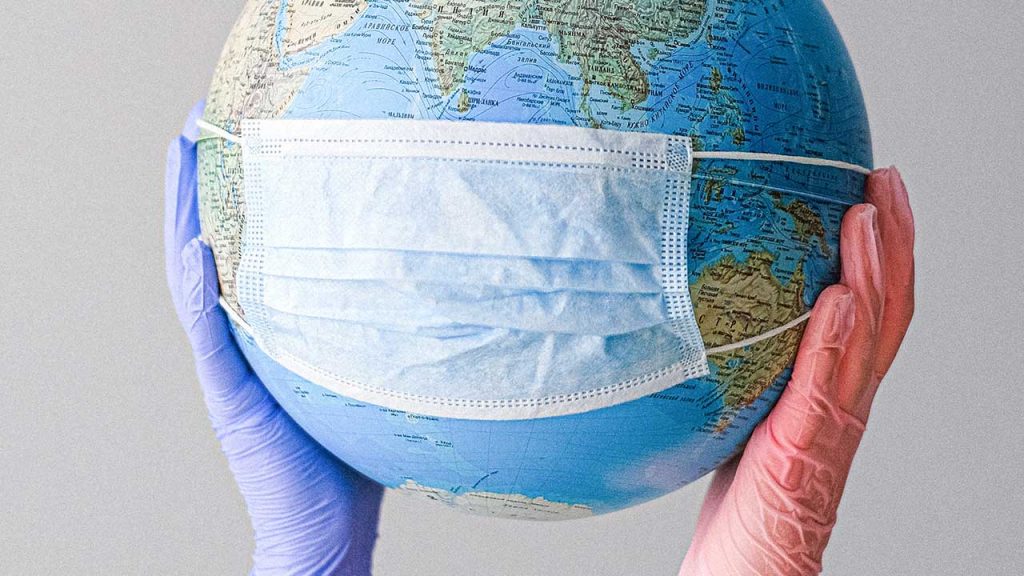 Los contagios descienden a nivel global pero hay varios países en el pico de la pandemia (Foto de Anna Shvets - Pexels).