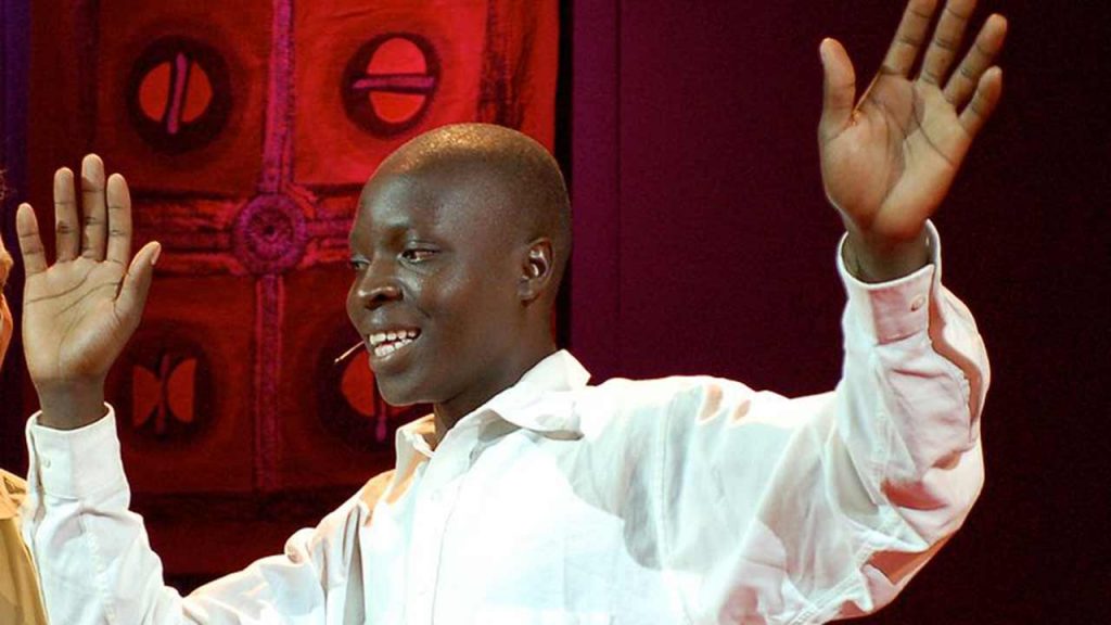 william kamkwamba durante su charla TED en 2007 (Foto de Wikipedia).