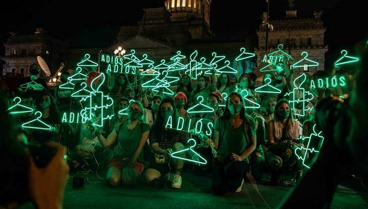 La incidencia de las mujeres en la vida pública es cada vez más notoria. El caso del debate de la ley de la Interrupción Voluntaria del Embarazo en Argentina es un ejemplo de ello (Foto Amnistía Internacional).