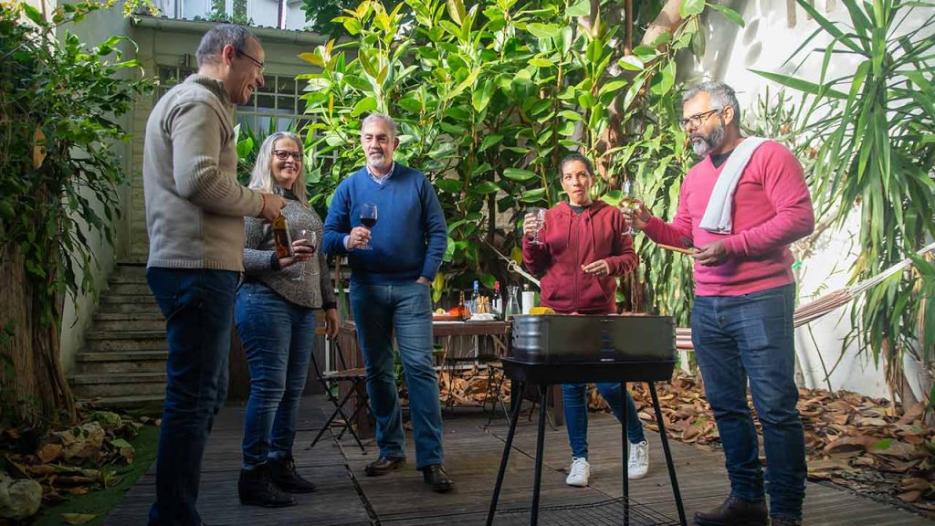 La producción de alimentos, sobre todo de carnes y bebidas, generan un gran volumen de emisión de gases contaminantes (Foto de Kampus Production - Pexels).