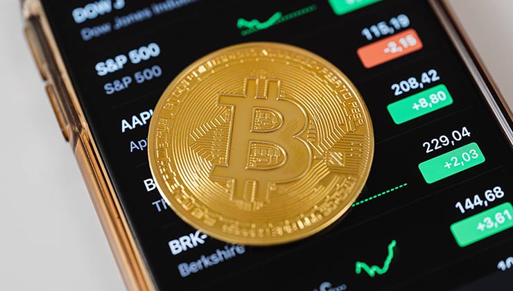 La cotización del Bitcoin se disparó un 313 por ciento en un año (Foto de Foto de Karolina Grabowska - Pexels).