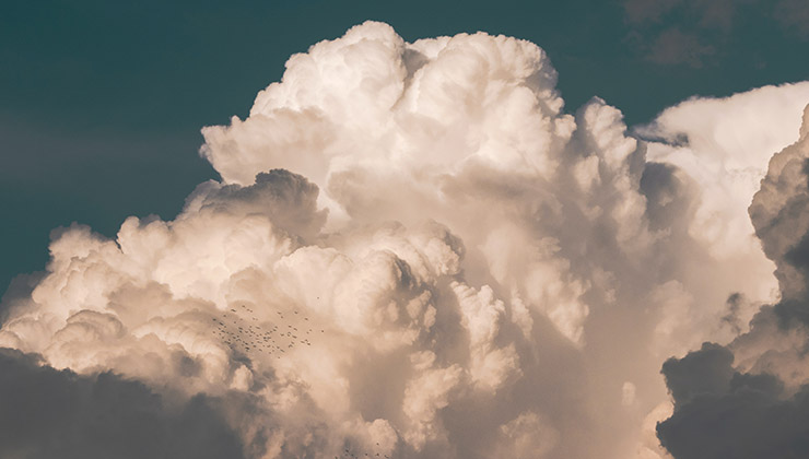 Mientras más alto llegan las nubes en el atmósfera más frío se registra en ellas (Foto de Abdallah Maqboul - Pexels).