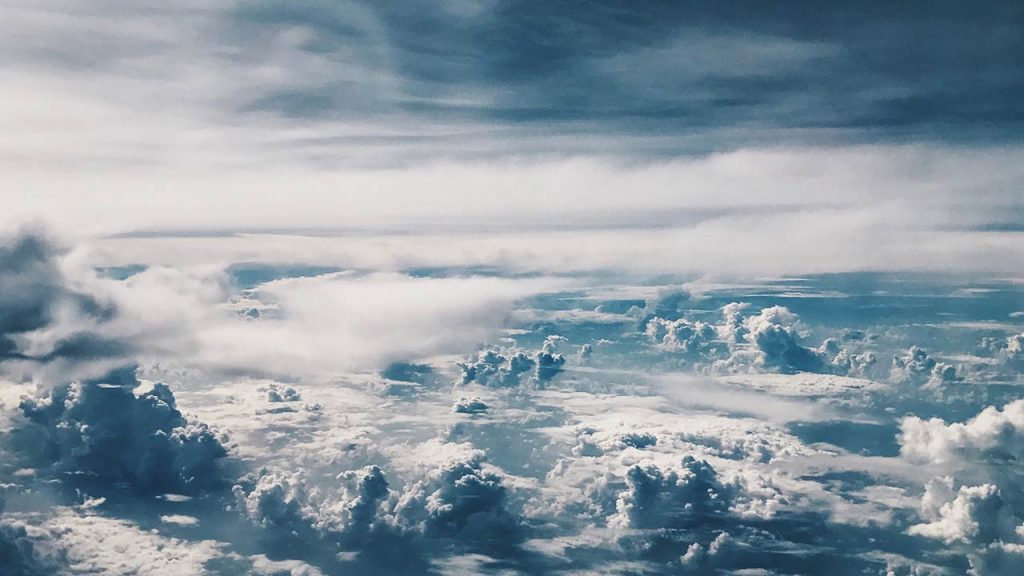 Los sistemas de tormentas en altura registran las temperaturas frías más extremas del planeta (Foto de Stacey Gabrielle - Pexels).