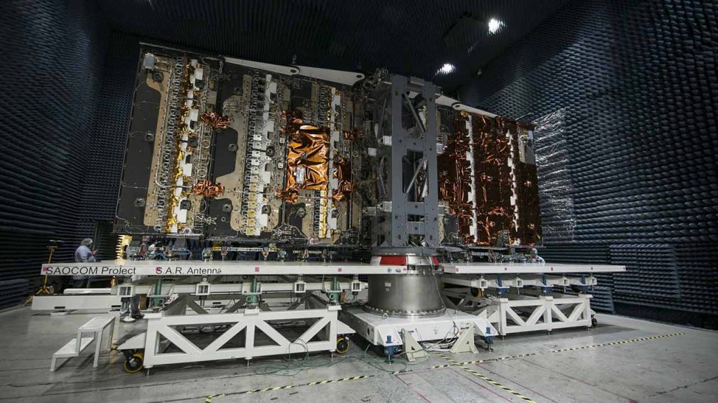 El satélite SAOCOM pesa 3.000 kilos. Con su antena rada SAR extendida mide 10 metros ancho por tres de largo (Foto argentina.gob.ar).