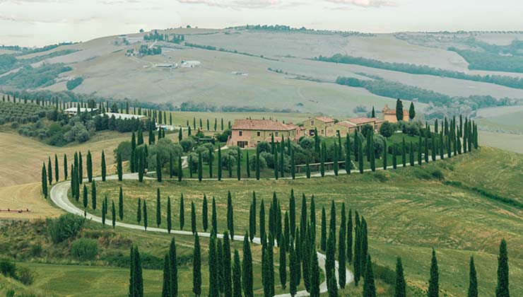 El cicloturismo en la Toscana, en Italia, es un deleite para los ojos, el paladar y el corazón (Foto de Spencer Davies - Pexels). 