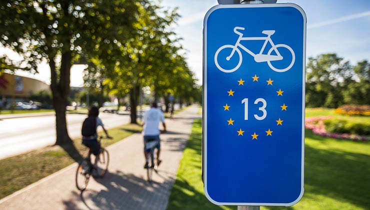 Las sendas EuroVelo se pueden utilizar también para movilidad interna en las ciudades (Foto: EuroVelo - Twitter).