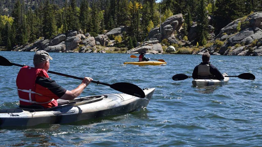 Hay muchas opciones kayaks. Debes elegir de acuerdo a tu bolsillo, espacio en tu casa e interés (Foto de Foto de Spencer Gurley - Pexels).