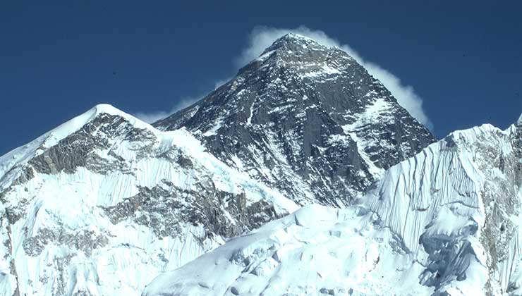 El Everest es la cima del mundo y protagonista de la lista de las siete cumbres (Foto de Dick Hoskins - Pexels).