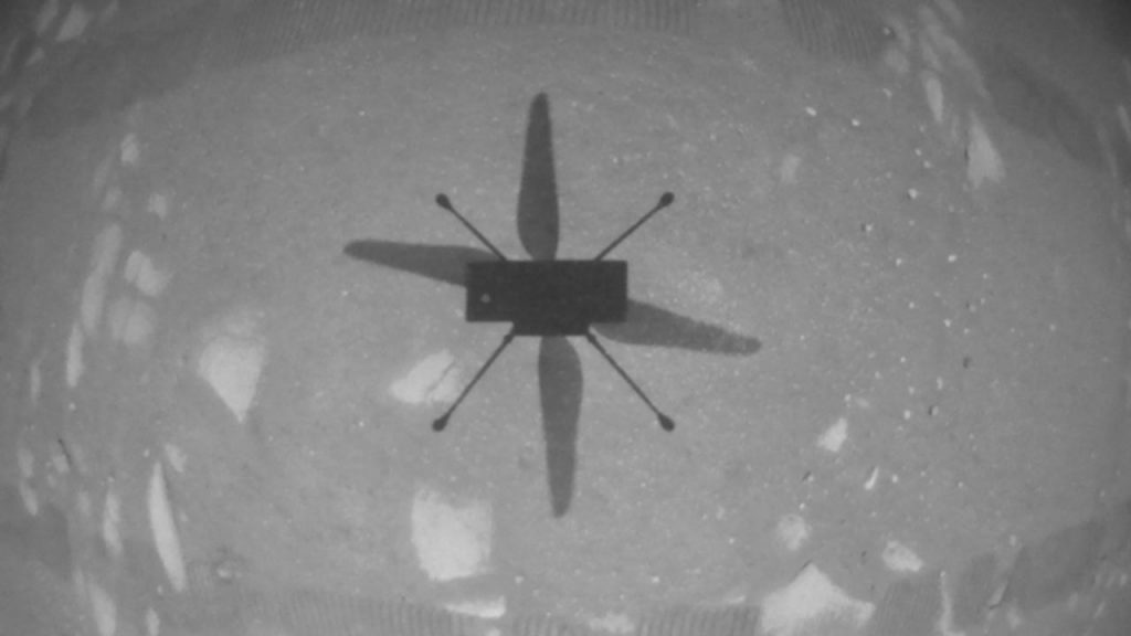 Una cámara montada en el mismo Ingenuity captó el momento del primer vuelo de un helicóptero en otro planeta (Foto: Nasa).
