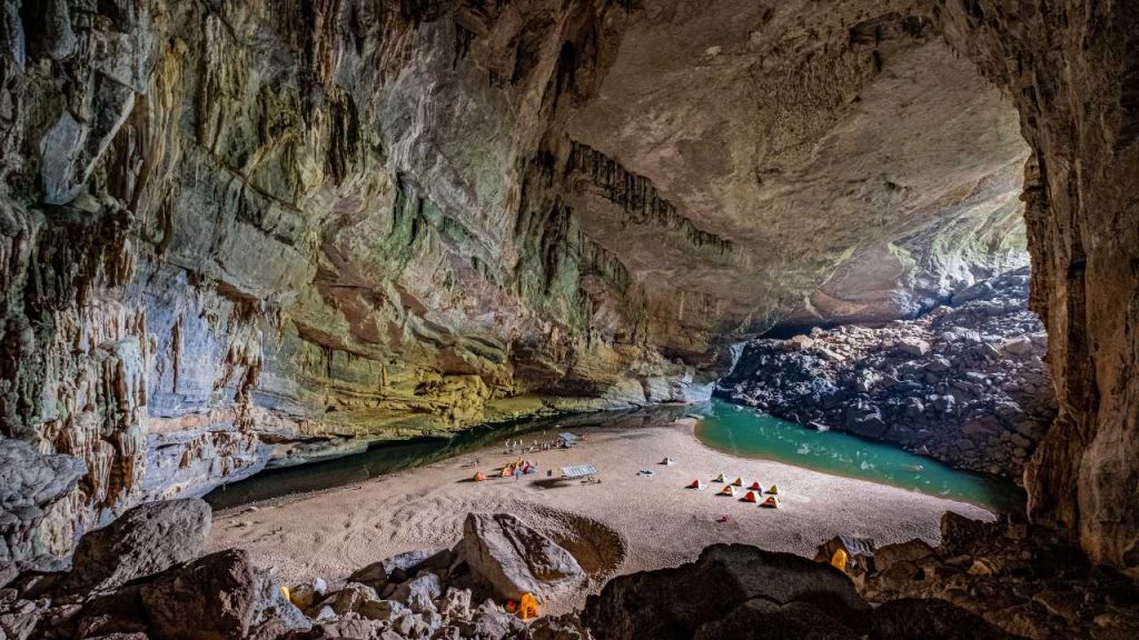 Hang Son Doong, la cueva más grande del mundo