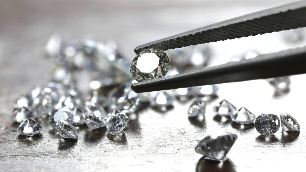 ¿Diamantes sostenibles?: Fabrican piedras preciosas con aire contaminado