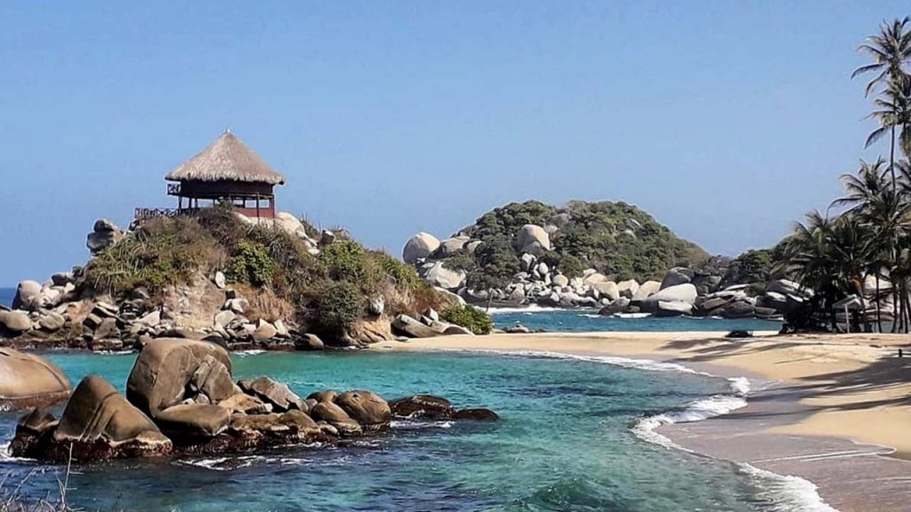 El Parque Nacional Tayrona es una joya del Caribe. Su límites protegen una enorme biodiversidad terrestre y un importante legado cultural.