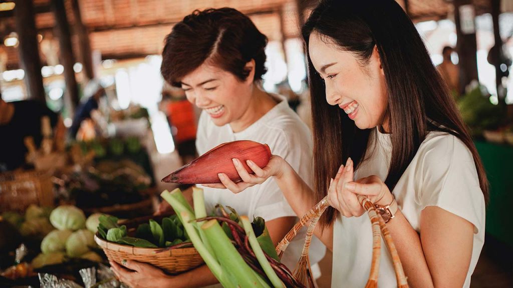 Con HappyCow puedes encontrar el restorán el comercio que necesitas para tu dieta vegana o vegetariana (Foto de Sam Lion - Pexels).