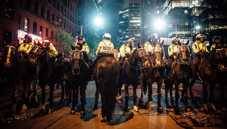 Las protestas están limitadas en muchos países de la Unión Europea (Foto de Harrinson Haines - Pexels).