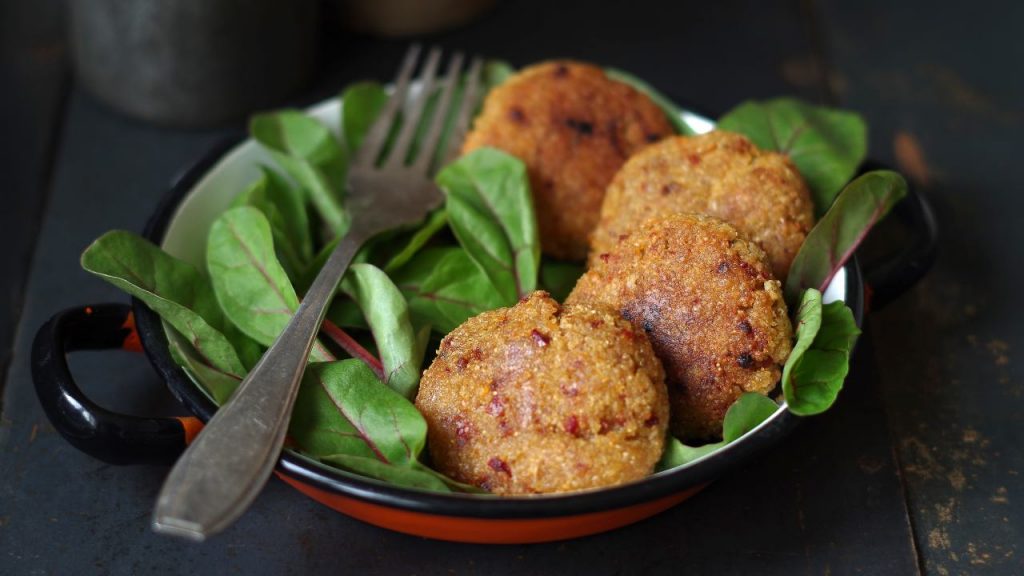 Toma nota de esta deliciosa receta de albóndigas de berenjenas