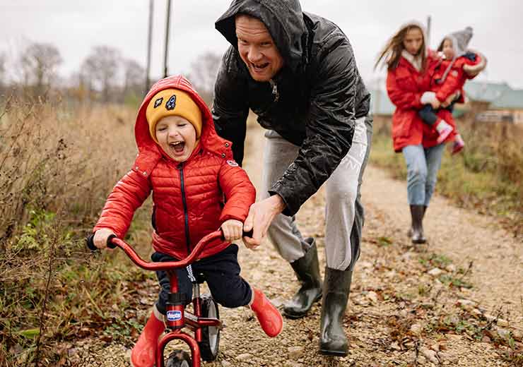 Andar en bicicleta también representa la posibilidad de jugar y volver a sentirnos como niños (Foto: Yan Krukov - Pexels).