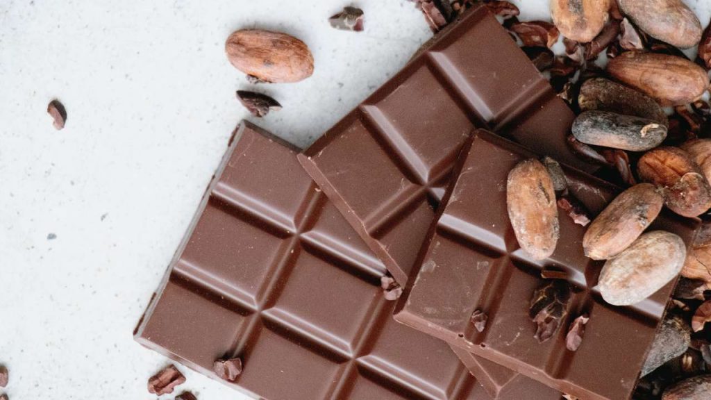 Por qué comer chocolate en exceso puede ser malo para la salud