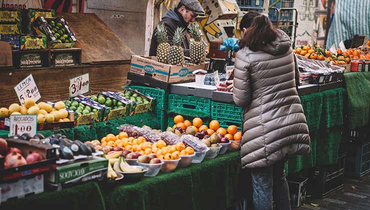 En el Día de Mundial de la Inocuidad de los Alimentos se pretende resaltar la importancia de ingerir productos sanos y seguros (Foto: Clem Onogheuo - Pexels).